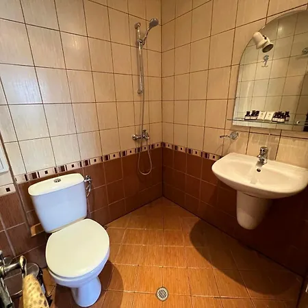 Granat Next To Lift