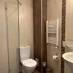 Granat Next To Lift * בנסקו