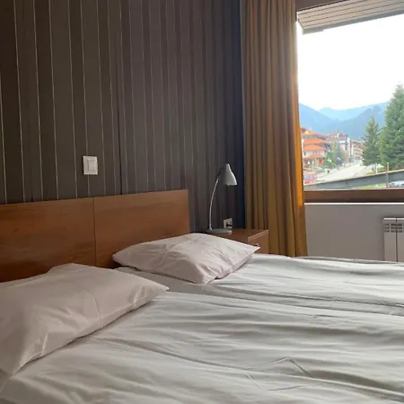 Granat Next To Lift By Bookvillabg バンスコ