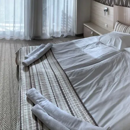 Granat Next To Lift By Bookvillabg アパート バンスコ