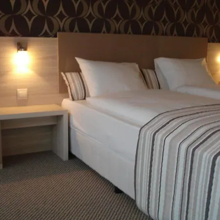 Granat Next To Lift By Bookvillabg * バンスコ