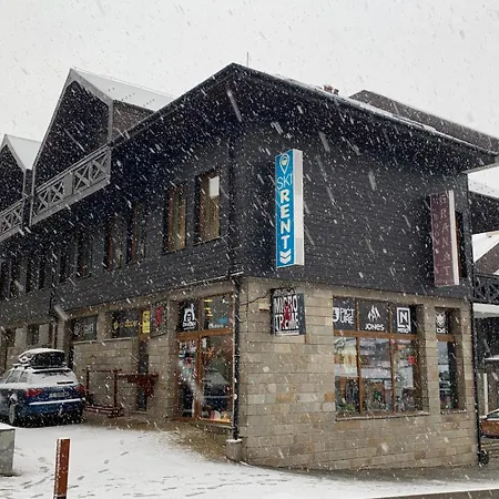 Granat Next To Lift By Bookvillabg アパート