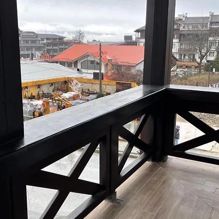 Granat Next To Lift 반스코