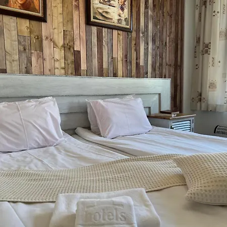 Granat Next To Lift By Bookvillabg バンスコ